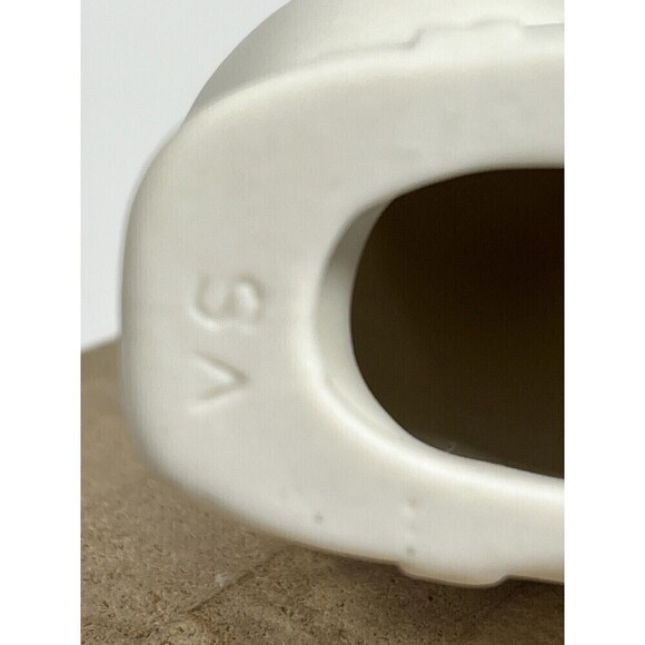 Porcelain Virgin Mary Mother Of Jesus Praying 4.5” Tall Signed - Picture 13 of 16